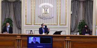 رئيس الوزراء يستعرض مقترحا من...