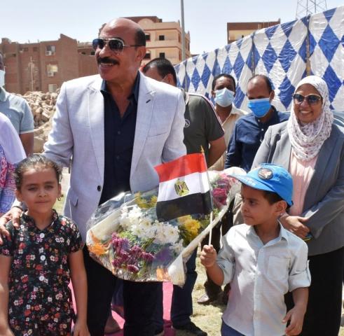 محافظ أسوان يفتتح التجمع الأول بحى اللوتس ( الإسكان المتميز ) بإجمالى 864 وحدة سكنية