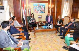 وزيرة الهجرة تبحث التعاون مع...