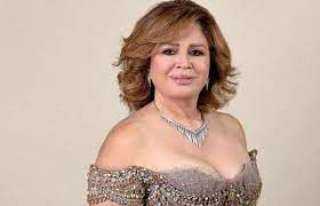 إلهام شاهين تنفعل على فتاة...
