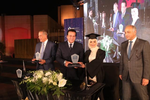 وزير التعليم العالي يشهد احتفال جامعة النهضة بتخريج دفعة جديدة من طلابها