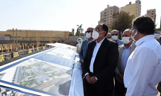 رئيس الوزراء يتفقد بدء الأعمال في مشروع حدائق الفسطاط