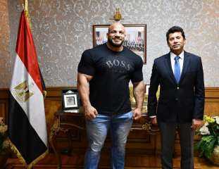وزير الرياضة يهنيء ”بيج رامي”...