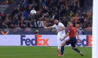 شاهد.. بنزيما يهز شباك منتخب...
