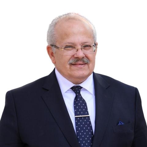 الخشت يستعرض أحدث تقرير حول القياسات البيئية لملوثات الهواء بالجامعة