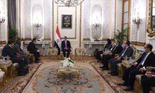 رئيس الوزراء يلتقى نائب رئيس...
