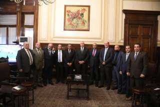 وزير الزراعة يبحث مع أمين...