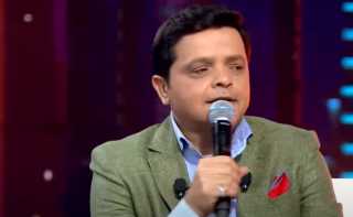 شاهد.. شريف منير يعزف الدرامز...