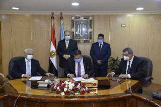 محافظ أسيوط يشهد توقيع بروتوكول...