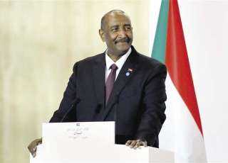 السودان.. رئيس المجلس العسكري يعفي...