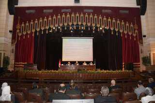 مجلس جامعة القاهرة برئاسة الدكتور...