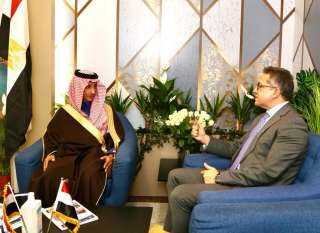 مصر والسعودية تناقشان تعزيز التعاون...