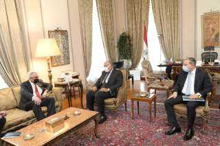 وزير الخارجية يستقبل المبعوث الأممي...