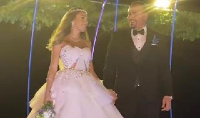شاهد.. هشام عباس وإنجي علي من حفل زفاف ابنته