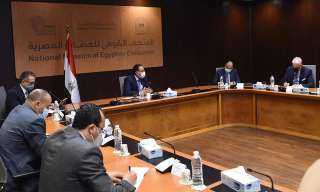 رئيس الوزراء يبحث استعدادات شرم...