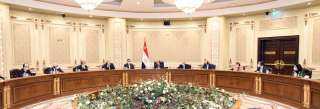 السيسي يشارك فى مائدة مستديرة...
