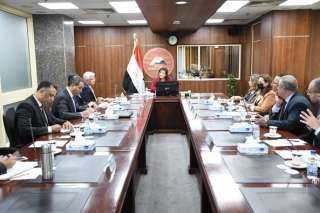 وزيرة التخطيط تبحث مع وفد...