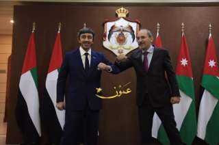 وزير الخارجية الأردني يبحث مع...