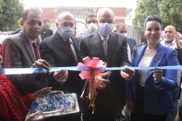 محافظ الجيزة يفتتح مشروعات تنموية بمركز الواحات البحرية