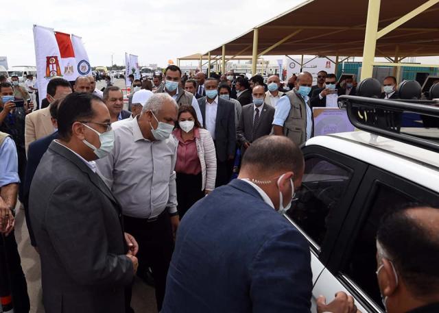 رئيس الوزراء يشهد تشغيل المرحلة الأولى من مشروع توصيل الغاز للمنازل بمدينة الخارجة