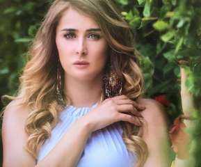 شاهد.. عائشة بن أحمد تخطف...