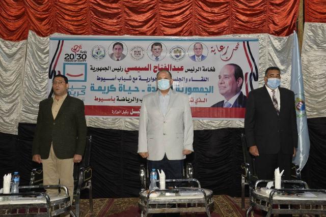 بحضور التنفيذيين .. محافظ أسيوط يواصل لقاءاته الحوارية ”الجمهورية الجديدة – حياة كريمة” مع الشباب