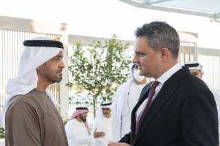 ولي عهد أبوظبي يلتقي سفير...