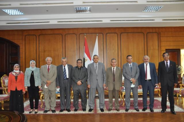 رئيس جامعة كفر الشيخ يستقبل فريق هيئة ضمان جودة التعليم