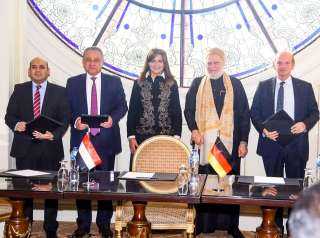 وزيرة الهجرة تشهد توقيع بروتوكول...