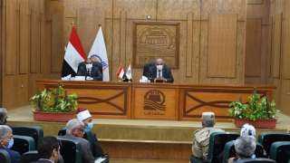 محافظ قنا يتابع الموقف التنفيذى...