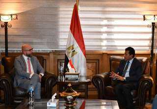 وزير الشباب يلتقي المدير الإقليمي...