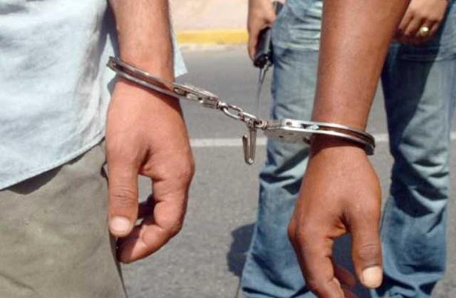ضبط شخصين بالقاهرة حال قيامهما بالترويج لبيع أجهزة تنصت وتسجيل مجهولة المصدر على شبكة الإنترنت