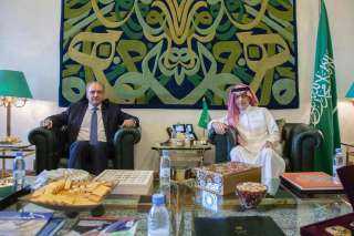 السفير المصري في الرياض يلتقي...