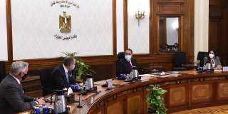 رئيس الوزراء يعقد اجتماعاً مع...