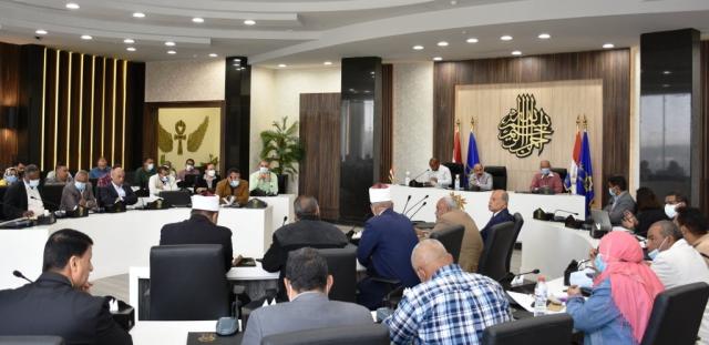 محافظ أسوان: نسابق الزمن لسرعة الإنجاز للمشروعات الجارية ضمن مبادرة الرئيس السيسى ” حياة كريمة ”