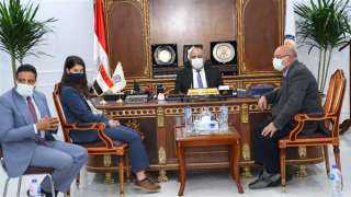 محافظ قنا يستقبل وفد الوكالة...