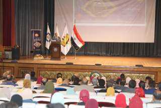 محافظ بني سويف يشهد ندوة...
