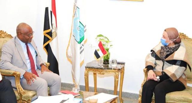 وزيرة البيئة تناقش مع رئيس الوكالة الفرنسية للتنمية بأفريقيا تحضيرات استضافة مؤتمر المناخ القادم