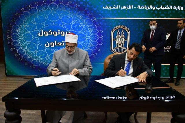 وزير  الشباب ووكيل الازهر يوقعان بروتوكول تعاون لتعزيز  ‏التوعية الأسرية والمجتمعية