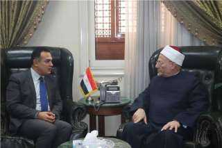 مفتي الجمهورية يستقبل سفير مصر...