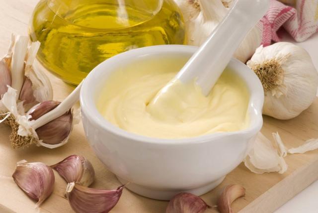 أسرار عمل الثومية مثل المطاعم