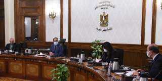 رئيس الوزراء يتابع الموقف التنفيذي...
