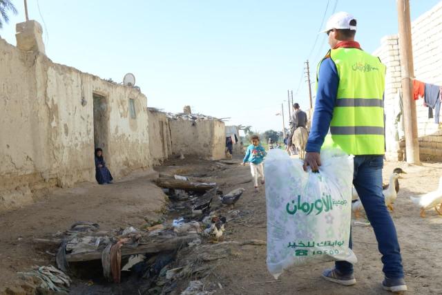 محافظ المنوفية : توزيع ألحفة وبطاطين على الأسر الأولى بالرعاية بنطاق المحافظة ضمن حملة ” ستر ودفا ”