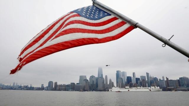 عمدة نيويورك: 100 دولار لكل من يحصل على جرعة معززة