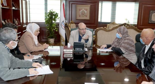 محافظ بني سويف يكلف الوحدة المحلية وشركة المياه بمعاينة مطلب لبعض المواطنين بقرية طنسا