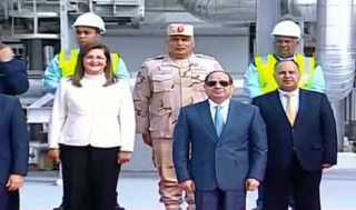 بث مباشر..الرئيس السيسي يتفقد مصنع...
