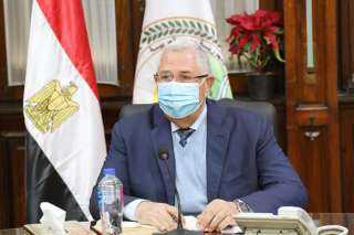 وزير الزراعة يبحث مع قيادات...