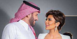 شاهد.. لقطة رومانسية بين أصالة...