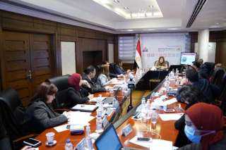 وزيرة التخطيط تناقش سبل تعزيز...