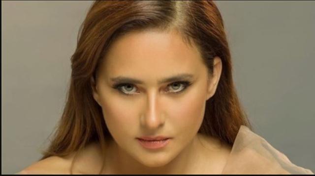 نيللي كريم تذهب لطبيب نفسي في مسلسل فاتن أمل حربي